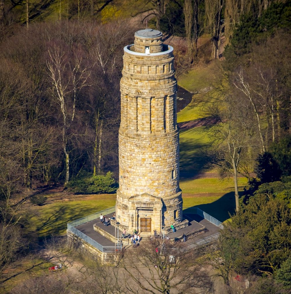 Luftaufnahme Bochum - Der Bismarckturm im Stadtpark von Bochum im Bundesland Nordrhein-Westfalen