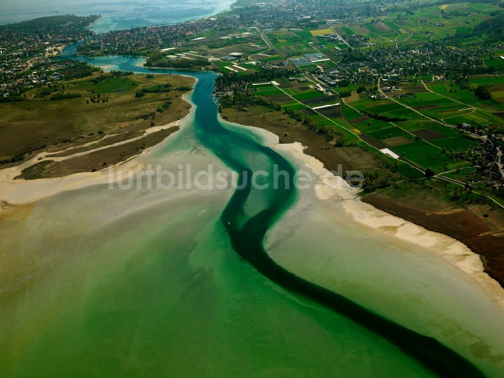 Luftaufnahme Konstanz - Der Bodensee am Ausfluss des Rheins bei Konstanz im Bundesland Baden-Württemberg