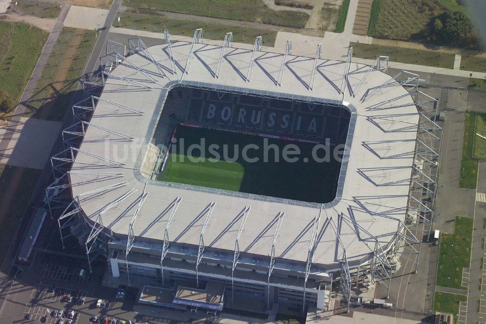 Mönchengladbach / Nordrhein-Westfalen aus der Vogelperspektive: Der Borussiapark liegt im Westen der Stadt Mönchengladbach zwischen den Stadtteilen Holt und Rheindahlen