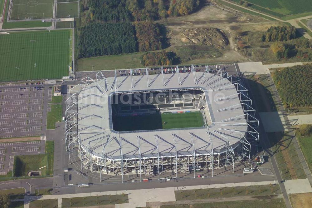 Luftbild Mönchengladbach / Nordrhein-Westfalen - Der Borussiapark liegt im Westen der Stadt Mönchengladbach zwischen den Stadtteilen Holt und Rheindahlen