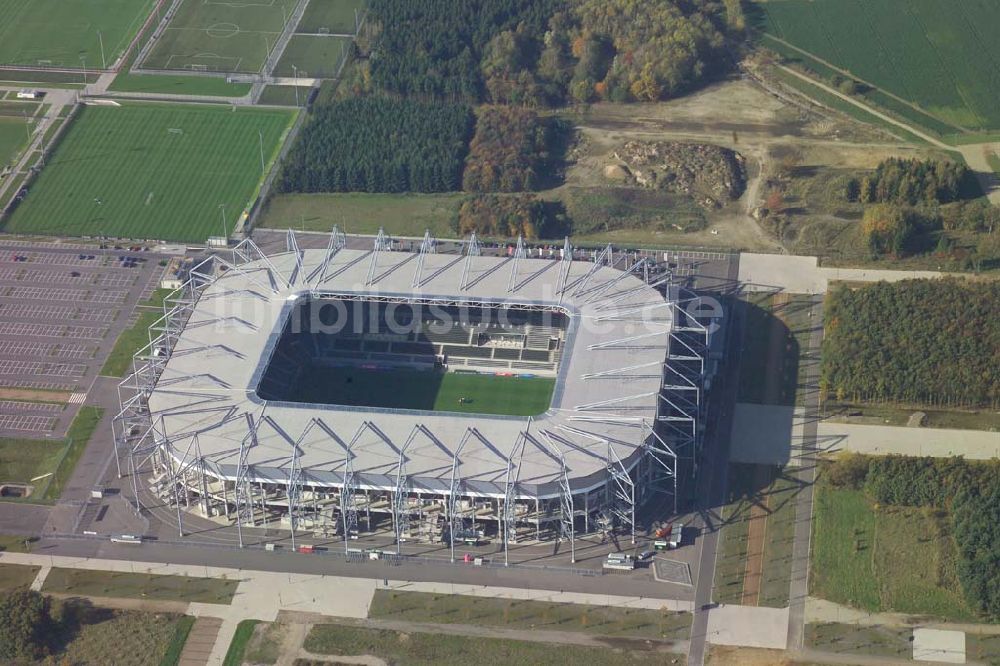 Luftaufnahme Mönchengladbach / Nordrhein-Westfalen - Der Borussiapark liegt im Westen der Stadt Mönchengladbach zwischen den Stadtteilen Holt und Rheindahlen