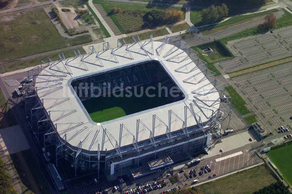 Mönchengladbach / Nordrhein-Westfalen aus der Vogelperspektive: Der Borussiapark liegt im Westen der Stadt Mönchengladbach zwischen den Stadtteilen Holt und Rheindahlen