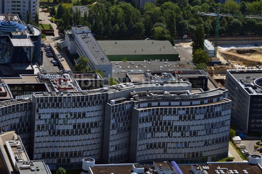 Warschau aus der Vogelperspektive: Der Bürogebäudekomplex Horizon Plaza im Bezirk Mokotow in Warschau in Polen