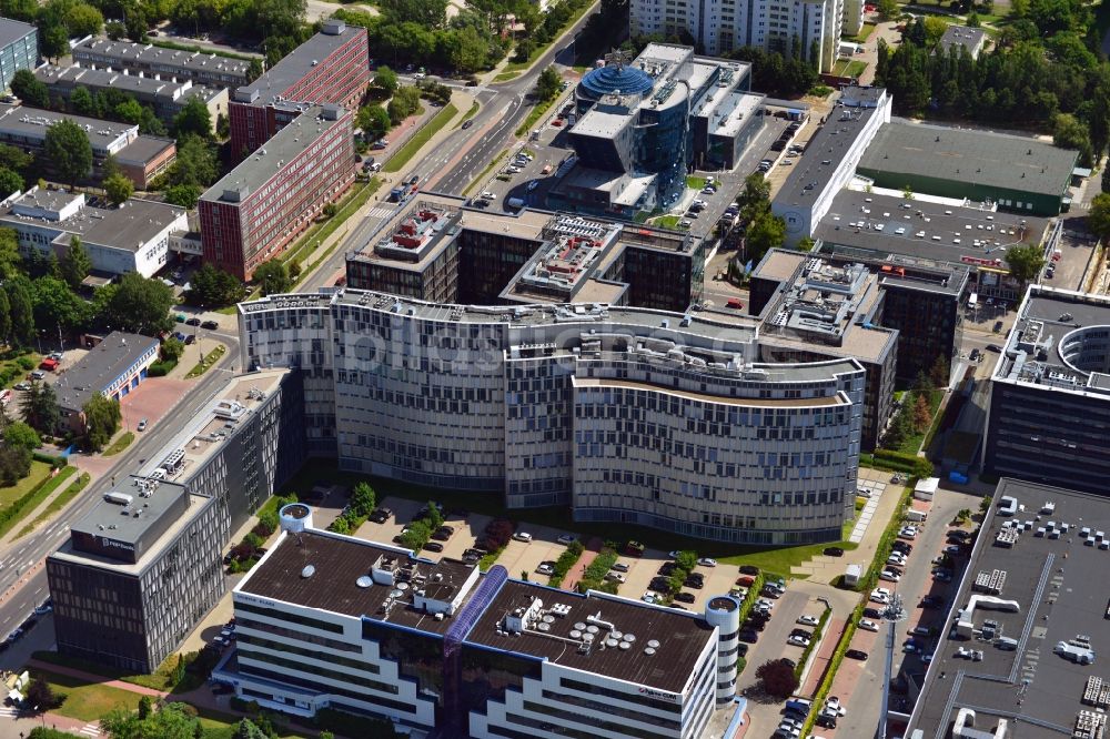 Warschau aus der Vogelperspektive: Der Bürogebäudekomplex Horizon Plaza im Bezirk Mokotow in Warschau in Polen