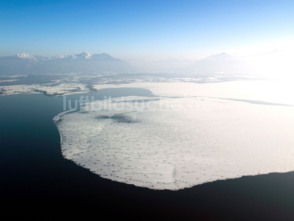 Chiemsee von oben - Der Chiemsee im Bundesland Bayern