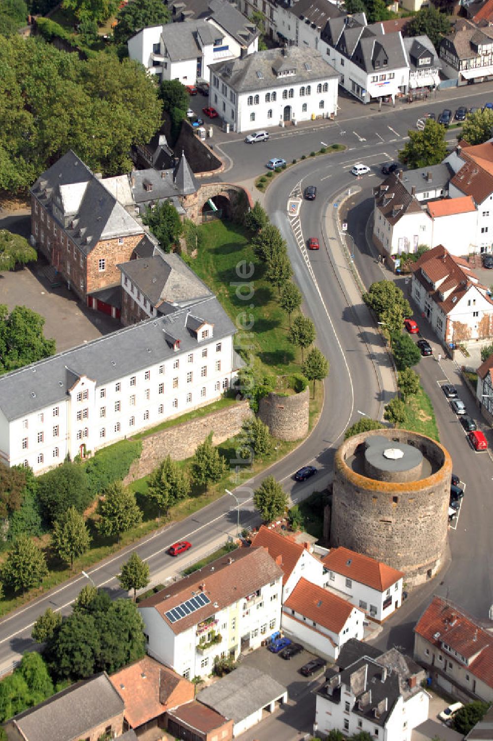 Luftbild Friedberg - Der Dicke Turm der Burg Friedberg in Hessen