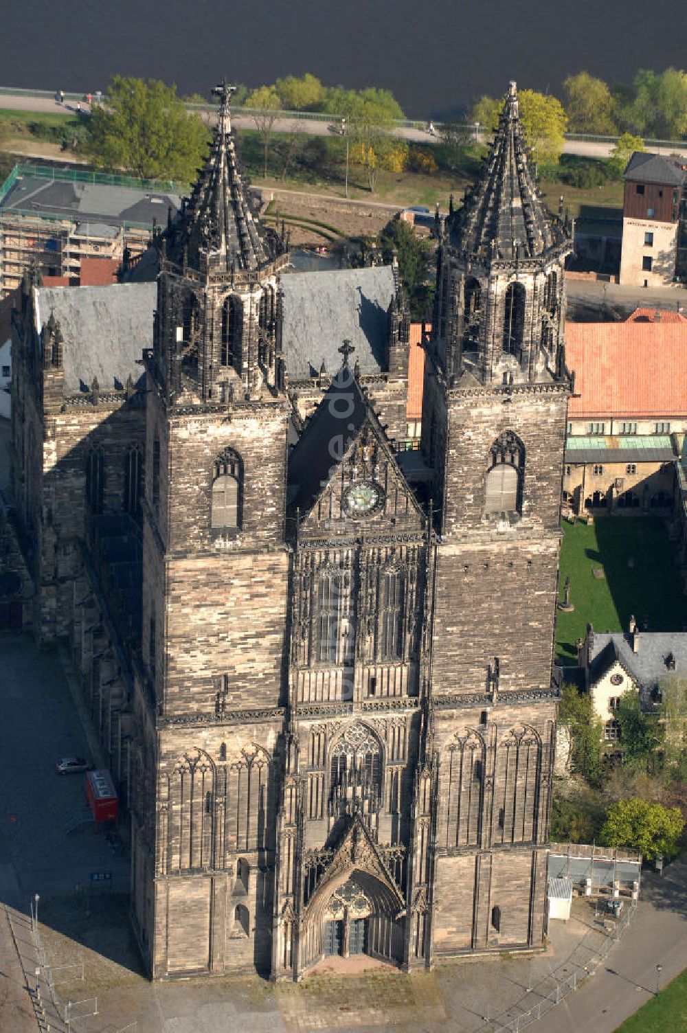 Luftbild Magdeburg - Der Dom St. Katharina und St. Mauritius in Magdeburg