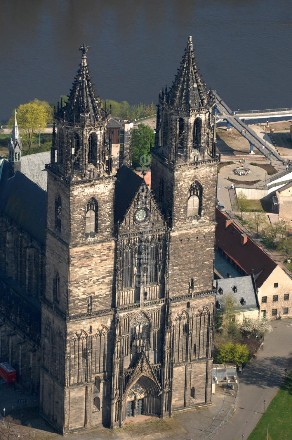 Luftaufnahme Magdeburg - Der Dom St. Katharina und St. Mauritius in Magdeburg