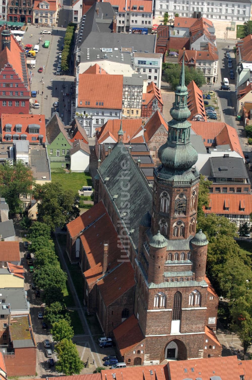 Luftaufnahme Greifswald - Der Dom St. Nikolai in Greifswald