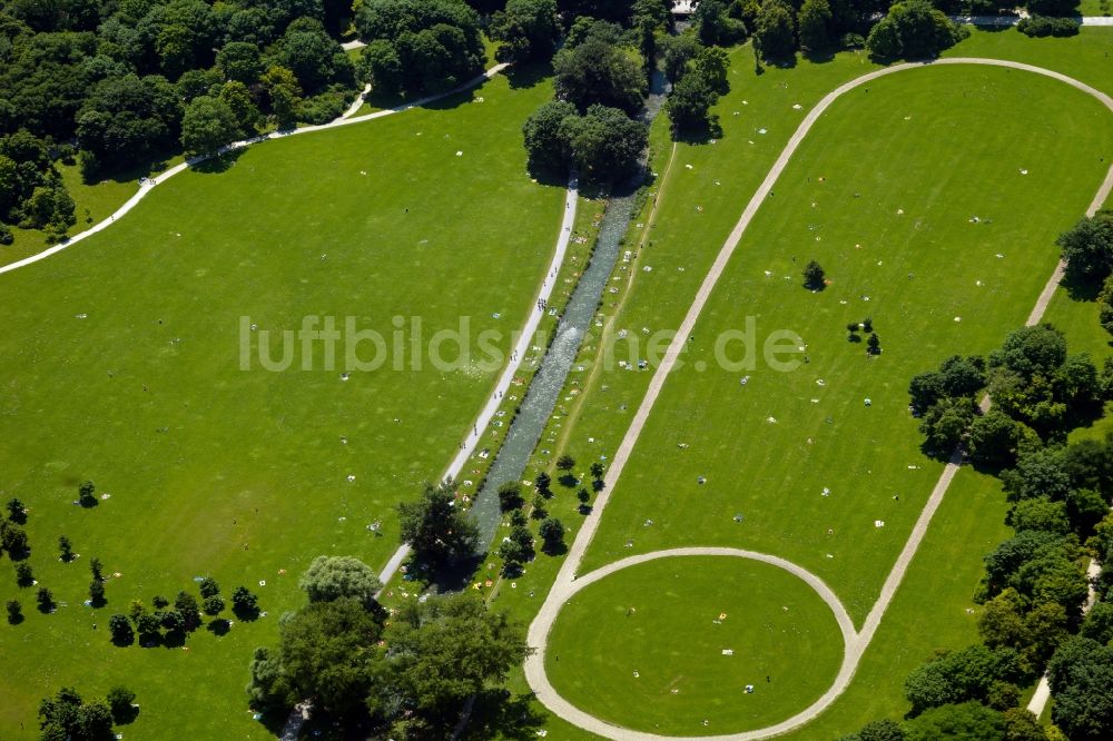 Munchen Von Oben Der Erholungspark Englischer Garten In Munchen