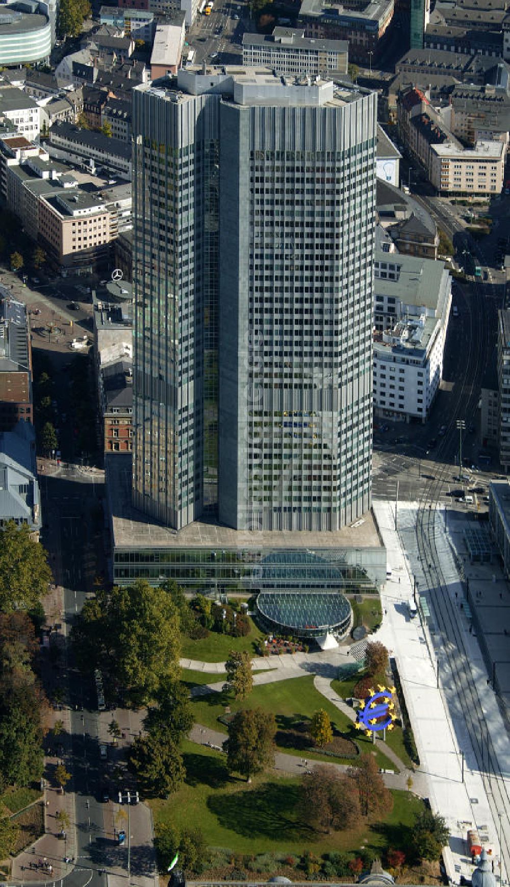 Luftaufnahme Frankfurt am Main - Der Eurotower in der Kaiserstraße in Frankfurt am Main