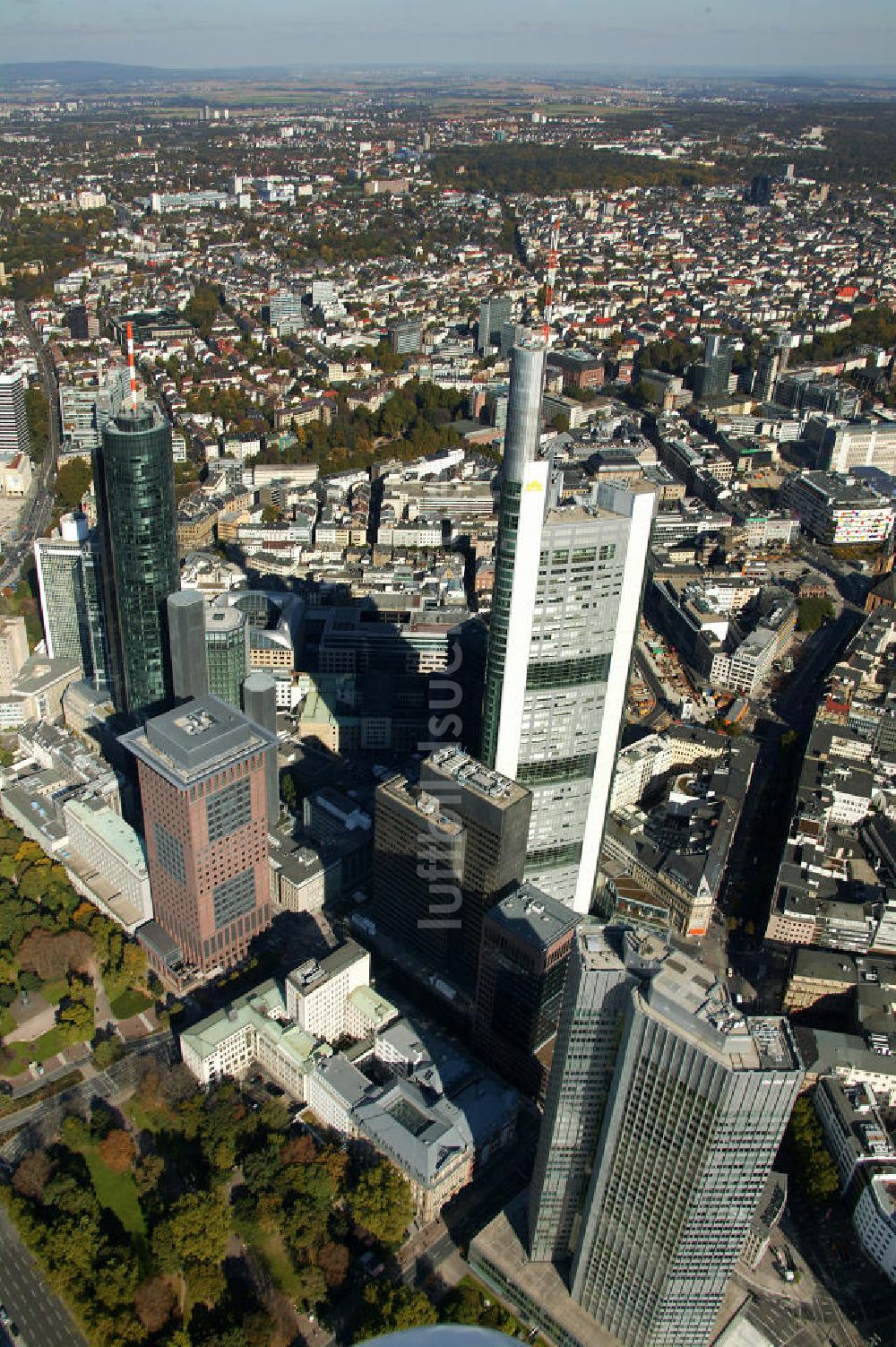 Frankfurt am Main aus der Vogelperspektive: Der Eurotower in der Kaiserstraße in Frankfurt am Main