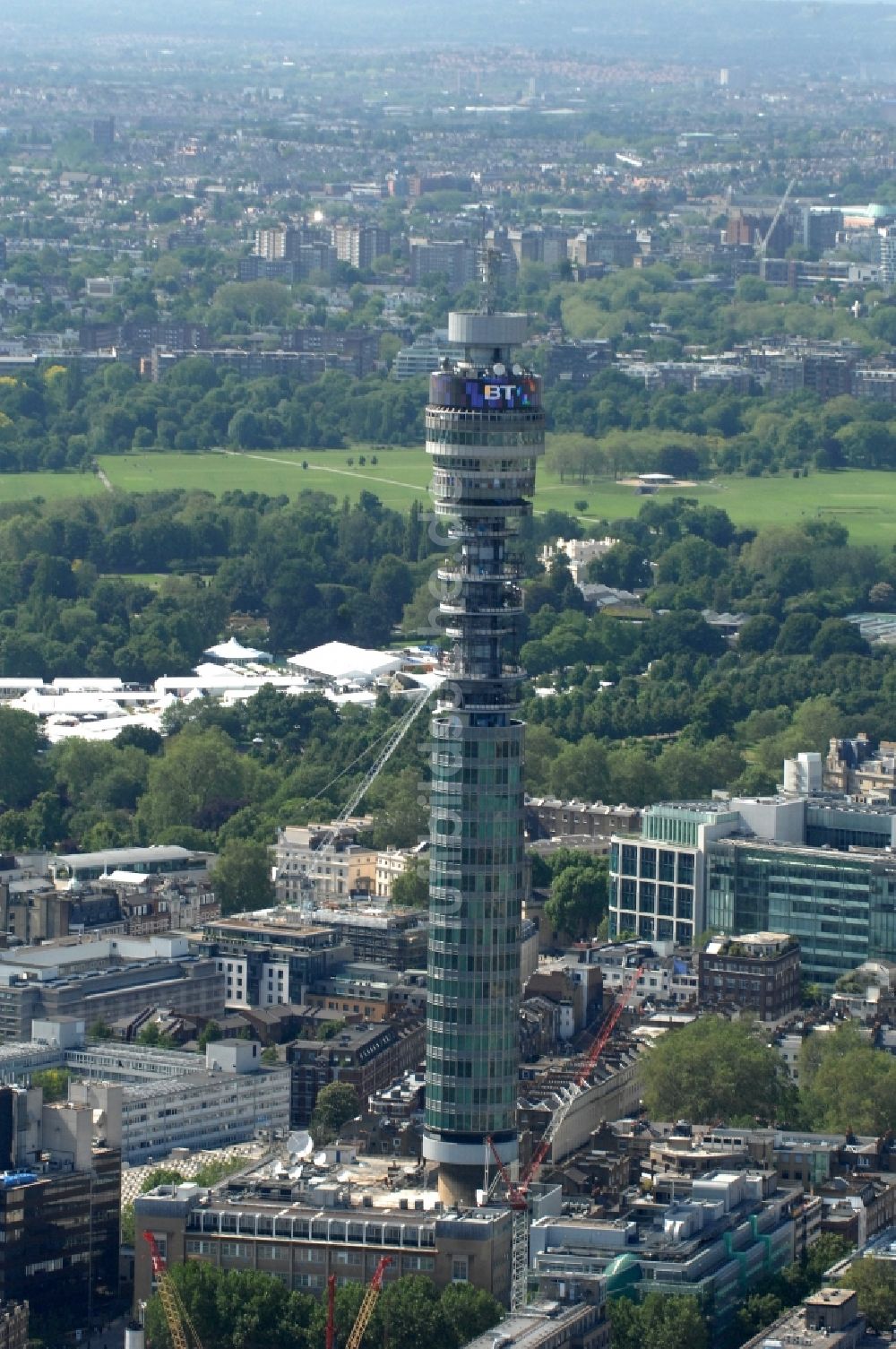 Luftaufnahme London - Der Fernsehturm BT Telecom Tower in London