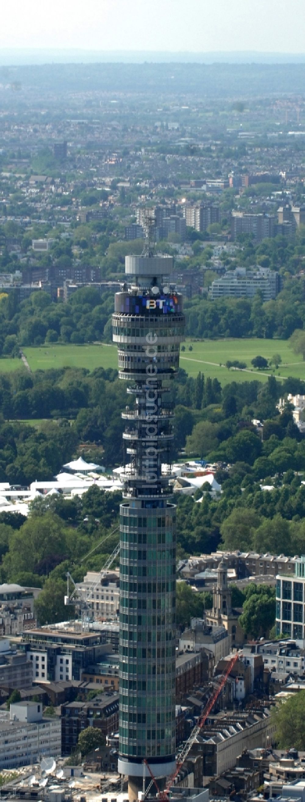 London von oben - Der Fernsehturm BT Telecom Tower in London