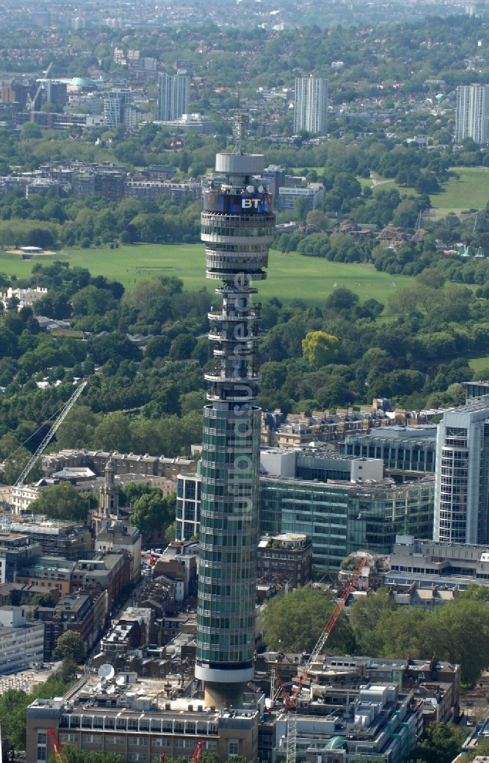 Luftaufnahme London - Der Fernsehturm BT Telecom Tower in London