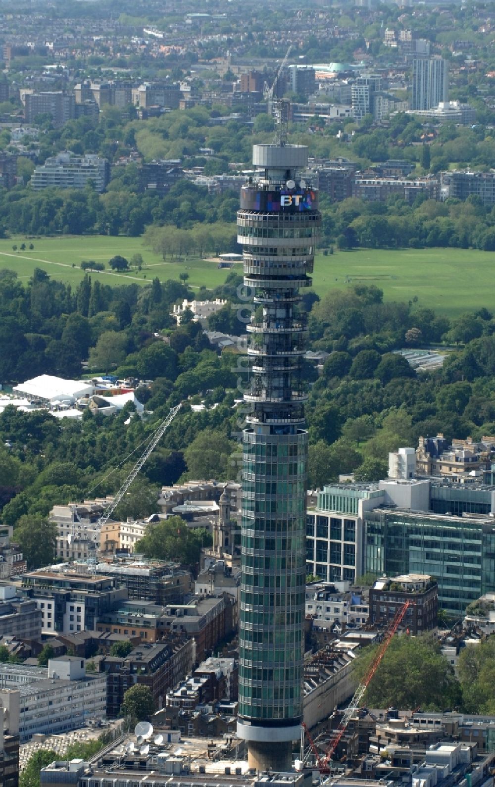 London von oben - Der Fernsehturm BT Telecom Tower in London