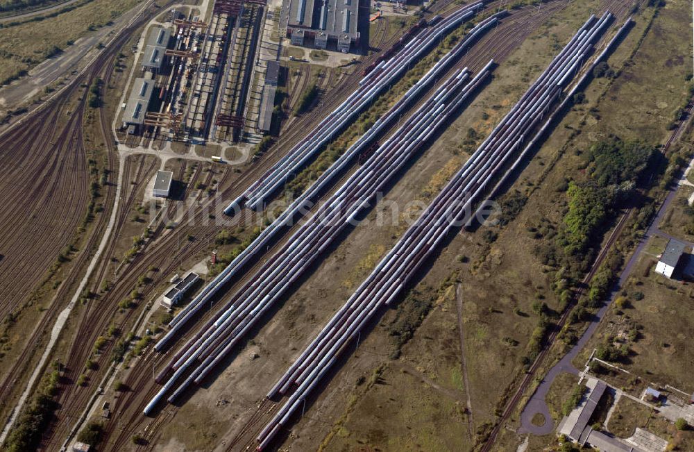 Sassnitz OT Mukran aus der Vogelperspektive: Der Fährbahnhof Mukran in Sassnitz auf Rügen