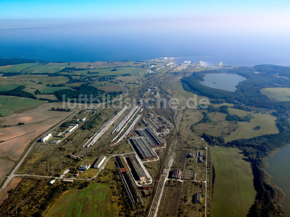 Luftbild Sassnitz OT Mukran - Der Fährbahnhof Mukran in Sassnitz auf Rügen