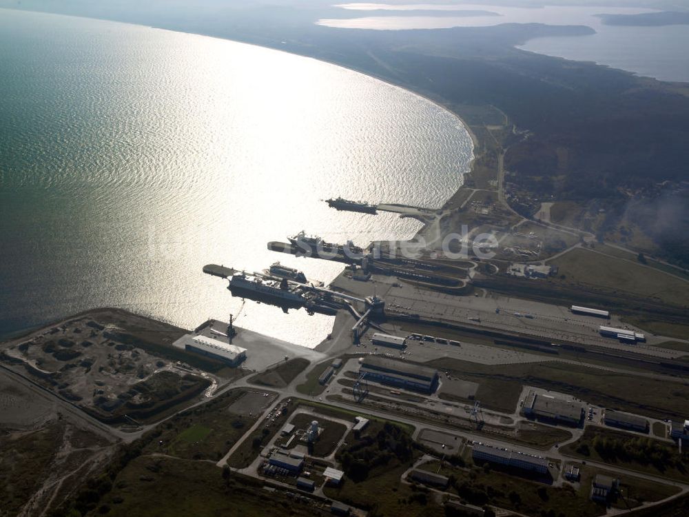 Sassnitz OT Mukran von oben - Der Fährhafen Mukran in Sassnitz auf der Ostseeinsel Rügen