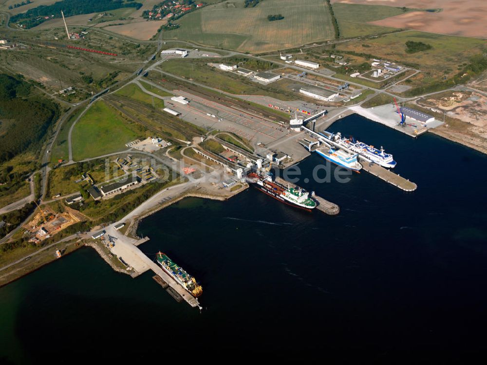 Luftbild Sassnitz OT Mukran - Der Fährhafen Mukran in Sassnitz auf der Ostseeinsel Rügen