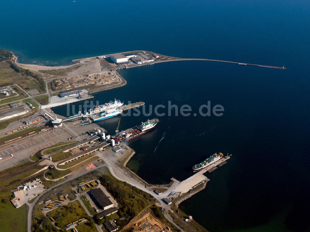 Luftaufnahme Sassnitz OT Mukran - Der Fährhafen Mukran in Sassnitz auf der Ostseeinsel Rügen