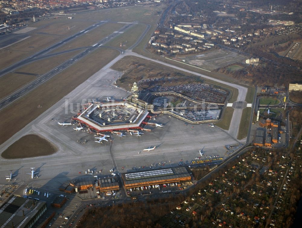 Berlin von oben - Der Flughafen Berlin-Tegel „Otto Lilienthal“ in Berlin