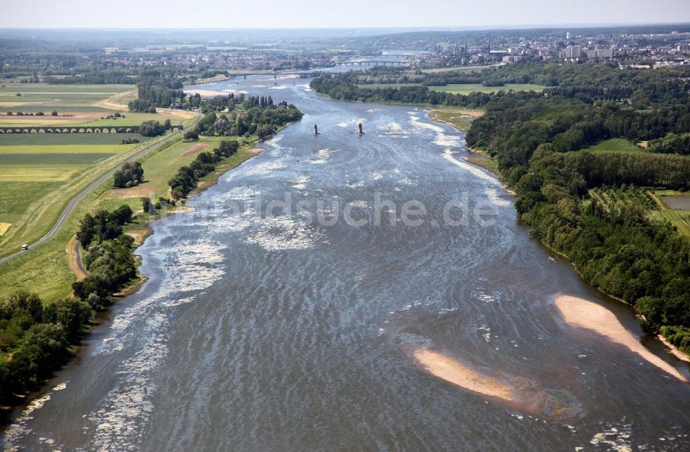 Luftaufnahme Menars - Der Fluss Loire im Loiretal bei Le Haut Chantier