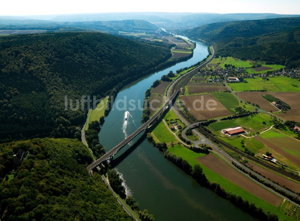 Neuendorf aus der Vogelperspektive: Der Fluss Main bei Neuendorf im Bundesland Bayern