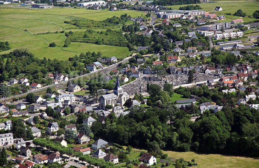 Luftaufnahme Montrichard - Der Friedhof Nanteuil in Montrichard im Loiretal