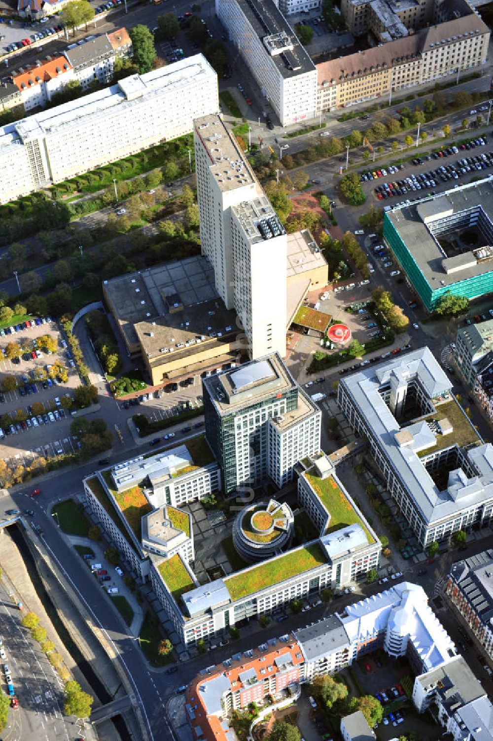 Leipzig aus der Vogelperspektive: Der Gebäudekomplex Löhrs Carré mit dem Zentrum der Leipziger Sparkasse und der Landesbank Sachsen in Leipzig