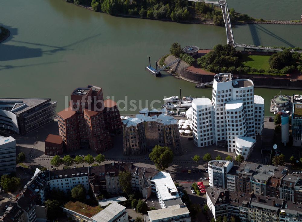 Düsseldorf von oben - Der Gebäudekomplex Neuer Zollhof im Medienhafen von Düsseldorf