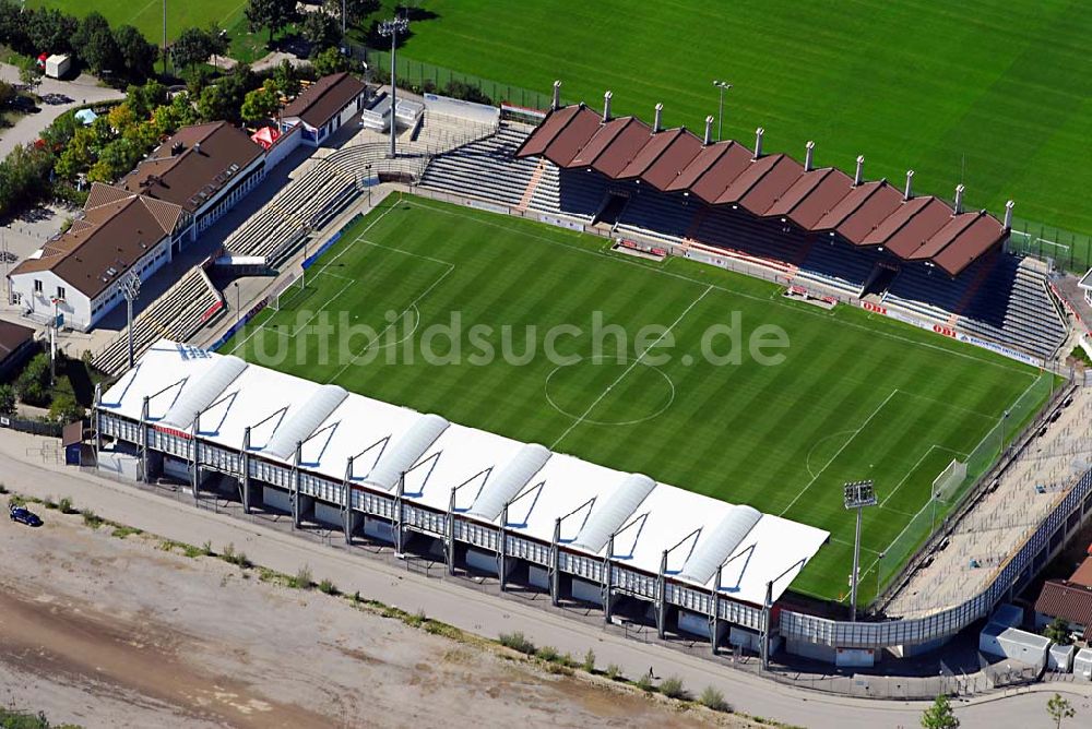 München Unterhaching von oben - Der Generali-Sportpark, bis 2003 ?Stadion Am Sportpark?, ist die fußballerische Heimat der Spielvereinigung Unterhaching