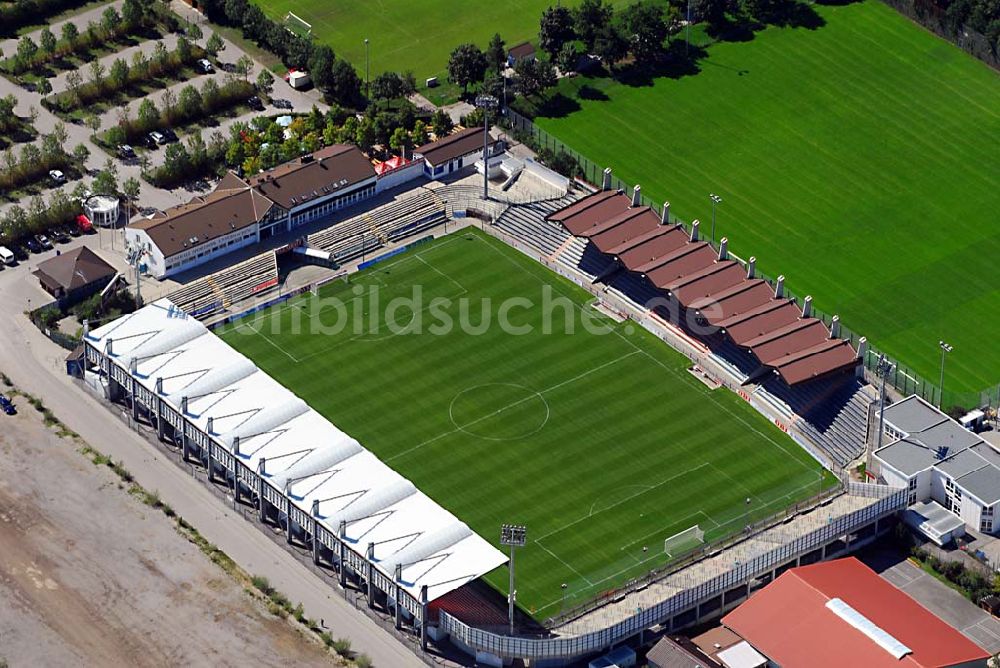 München Unterhaching von oben - Der Generali-Sportpark, bis 2003 ?Stadion Am Sportpark?, ist die fußballerische Heimat der Spielvereinigung Unterhaching