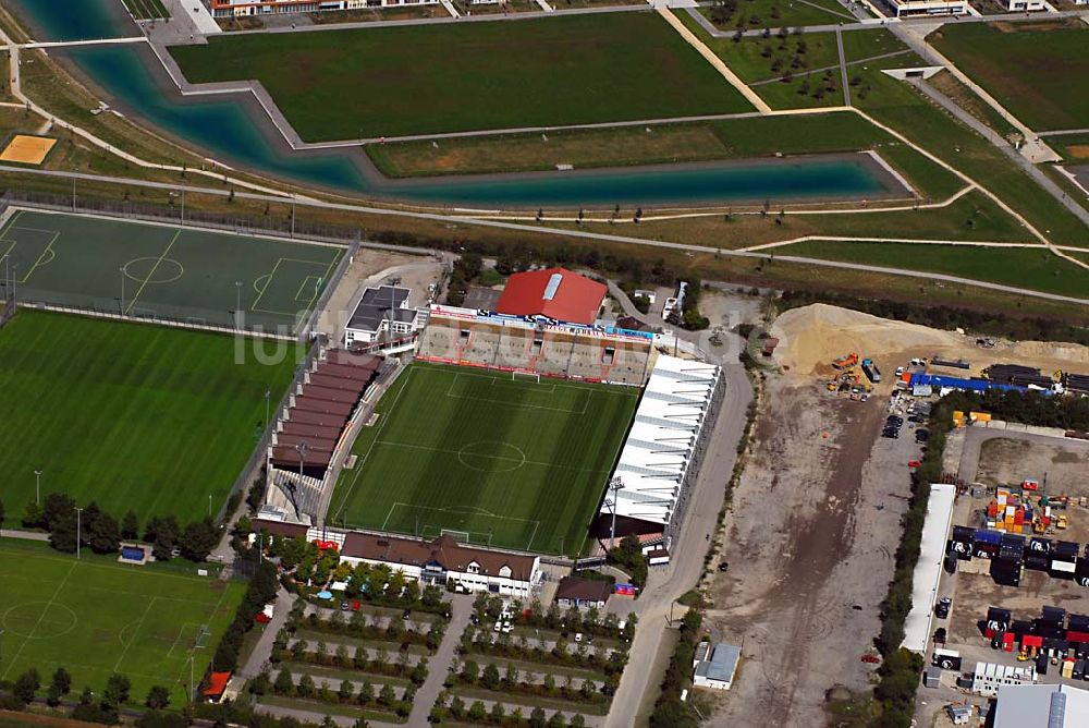 München Unterhaching aus der Vogelperspektive: Der Generali-Sportpark, bis 2003 ?Stadion Am Sportpark?, ist die fußballerische Heimat der Spielvereinigung Unterhaching