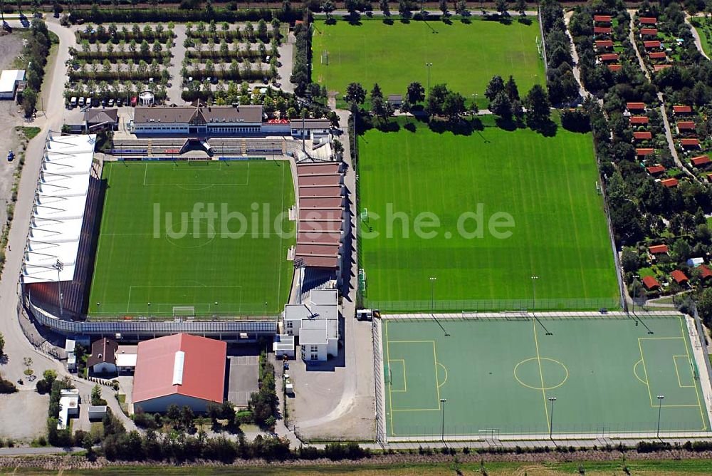 München Unterhaching aus der Vogelperspektive: Der Generali-Sportpark, bis 2003 ?Stadion Am Sportpark?, ist die fußballerische Heimat der Spielvereinigung Unterhaching