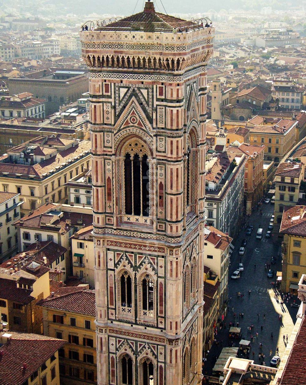 Luftaufnahme Florenz - Der Glockenturm von Santa Maria del Fiore (Dom von Florenz)