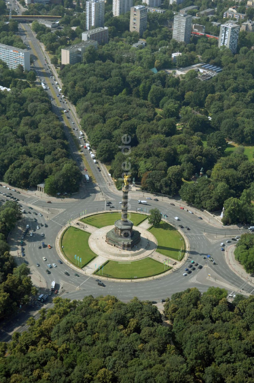 Berlin von oben - Der Große Stern ist der zentrale Platz im Großen Tiergarten im Berliner Bezirk Mitte.