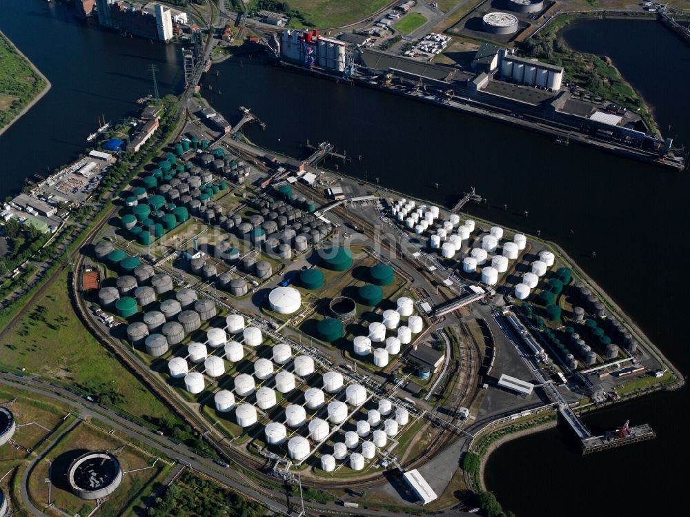 Luftbild Hamburg - Der Hafen in der Hansestadt Hamburg