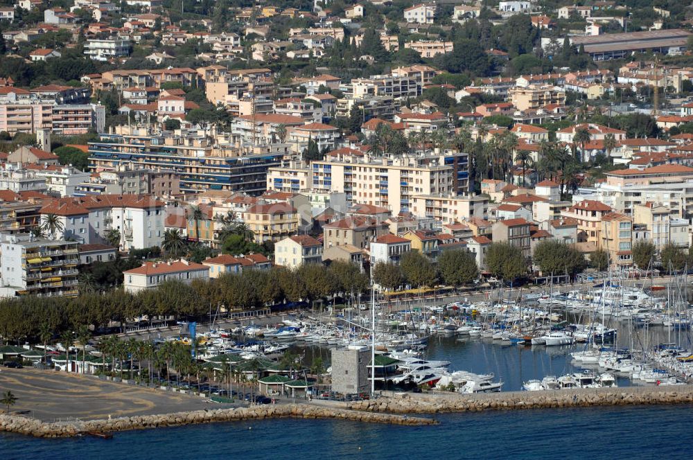 Vallauris aus der Vogelperspektive: Der Hafen im Stadtteil Golfe-Juan in Vallauris