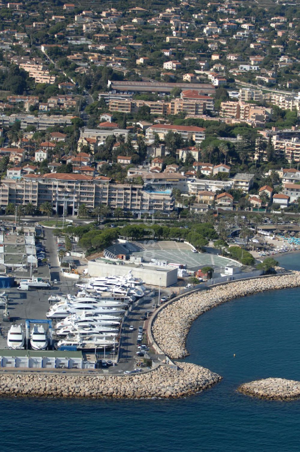 Luftbild Vallauris - Der Hafen im Stadtteil Golfe-Juan in Vallauris