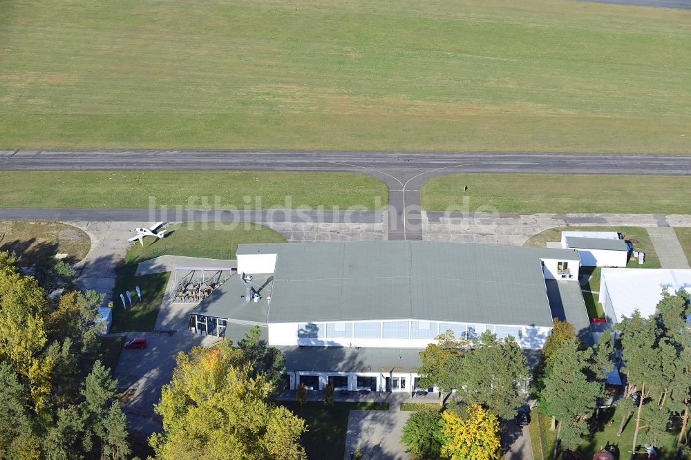 Zirchow von oben - Der Hanger 10 auf dem Flugplatz Heringsdorf der Insel Usedom im Bundesland Mecklenburg-Vorpommern