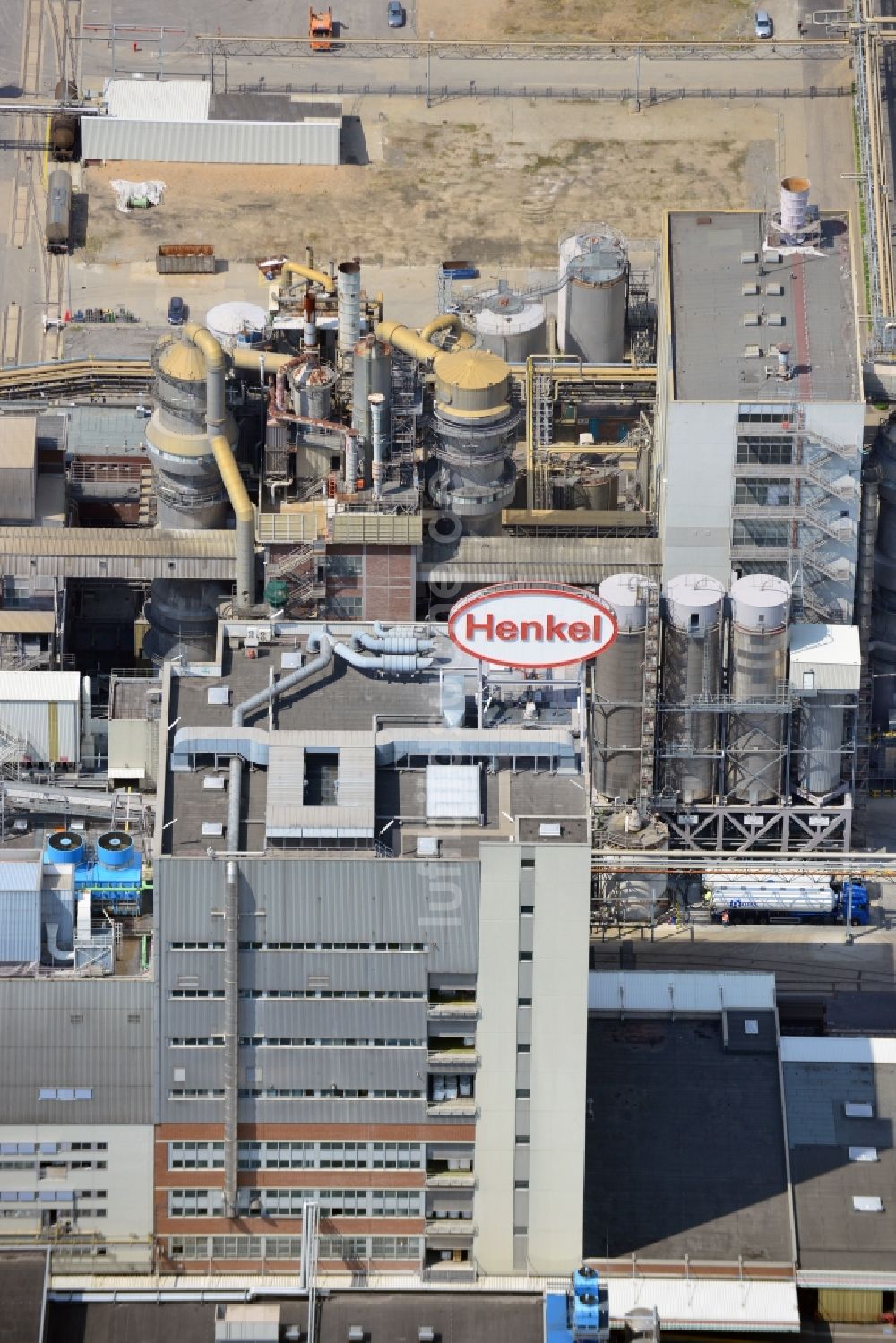 Düsseldorf aus der Vogelperspektive: Der Hauptsitz des Unternehmens Henkel in Düsseldorf-Holthausen in Düsseldorf im Bundesland Nordrhein-Westfalen