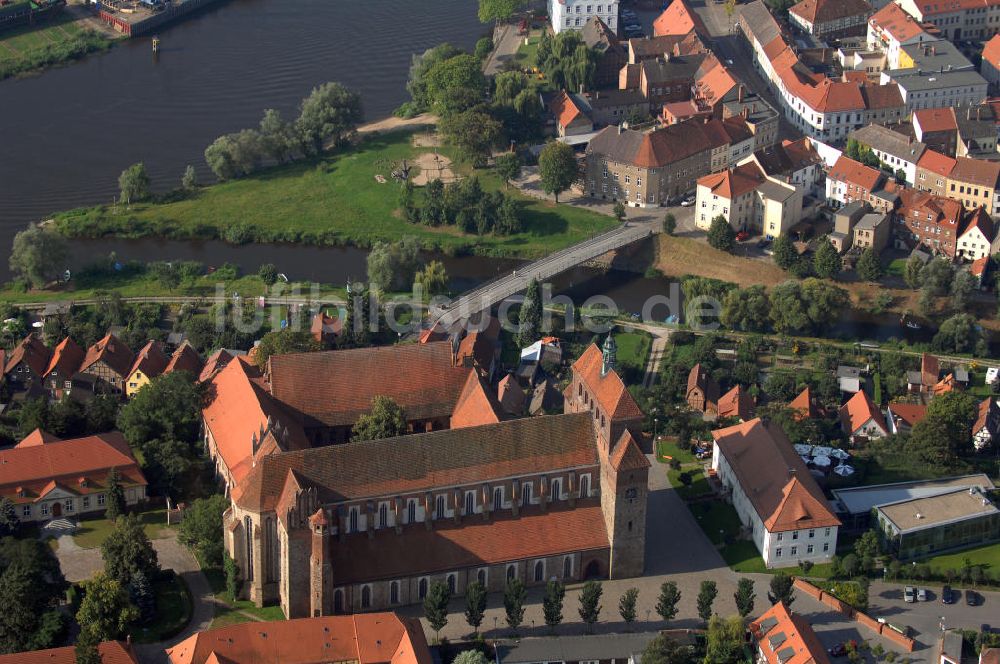 Luftaufnahme Havelberg - Der Havelberger Domkomplex liegt an der Straße der Romanik, die durch Sachsen-Anhalt führt