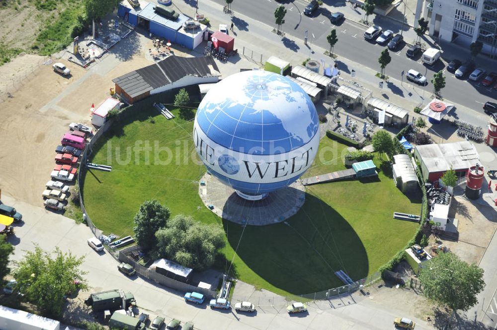 Berlin von oben - Der HiFlyer Groß-Fesselballon am Startplatz in der Wilhelmstraße in Berlin-Mitte