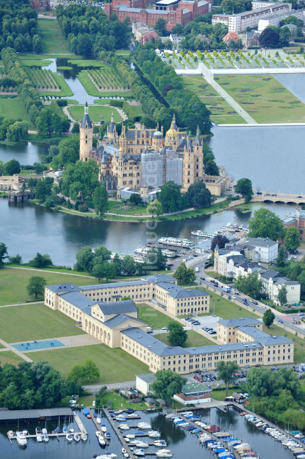 Schwerin von oben - Der historische Marstall in Schwerin