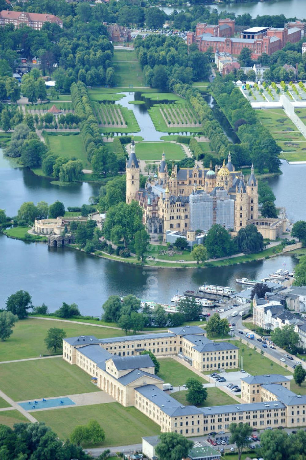 Schwerin aus der Vogelperspektive: Der historische Marstall in Schwerin