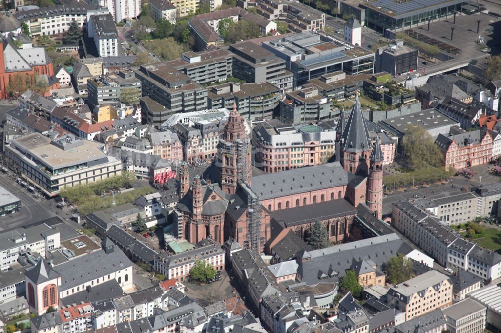 Mainz von oben - Der Hohe Dom St. Martin zu Mainz im Bundesland Rheinland-Pfalz