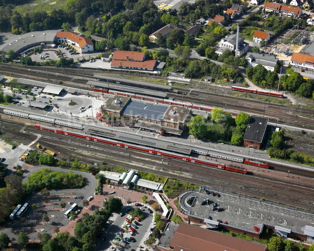 Luftaufnahme Uelzen - Der Hundertwasserbahnhof Uelzen und Ehemaliger Lokschuppen West in Uelzen