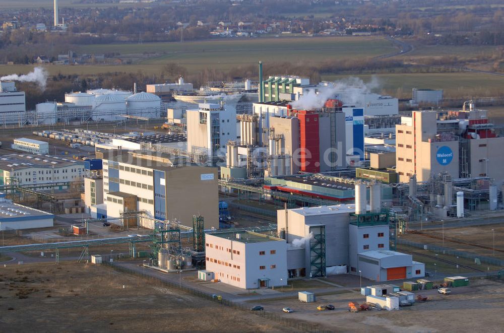 Bitterfeld - Wolfen aus der Vogelperspektive: Der Industriepark Bayer-Bitterfeld an der Salegaster Chaussee in Bitterfeld-Wolfen