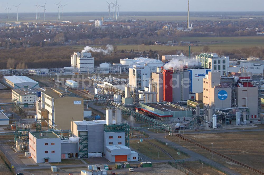 Luftaufnahme Bitterfeld - Wolfen - Der Industriepark Bayer-Bitterfeld an der Salegaster Chaussee in Bitterfeld-Wolfen